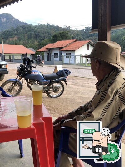 a parte exterior é uma característica importante do Nanos's Bar