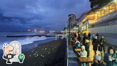 Посмотрите, как "Мидийное Место" выглядит снаружи