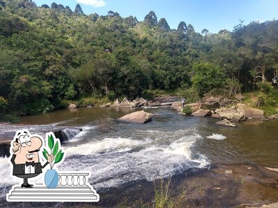 Desfrute da vista da área externa do Cachoeira do Tico