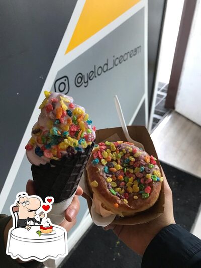 Yelo'd Ice Cream & Bake Shoppe propose un nombre de plats sucrés