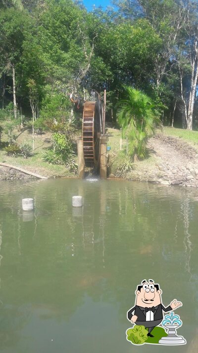 a área exterior é uma característica importante do Valle das uvas-Restaurante, Pizzaria e Churrascaria