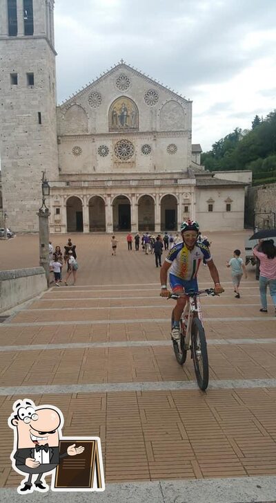 Gli esterni di Terminal Le Mattonelle Il Bicigrill Spoleto