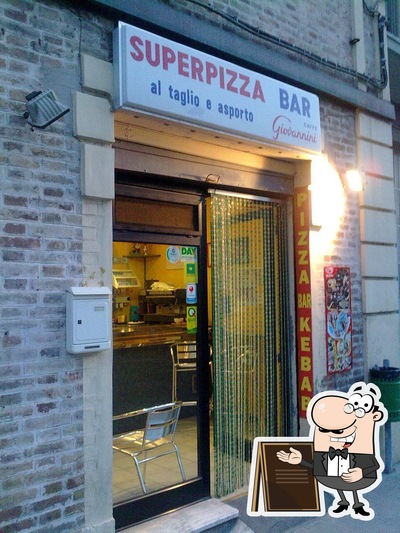 La parte esterna è una caratteristica importante di Super Pizza
