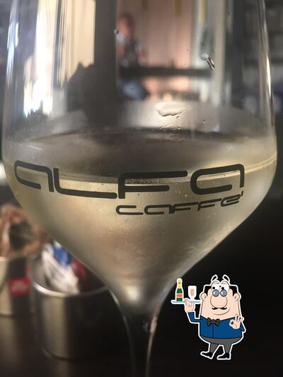 Scegli tra un'ampia varietà di bevande al pub & bar Alfa Caffè