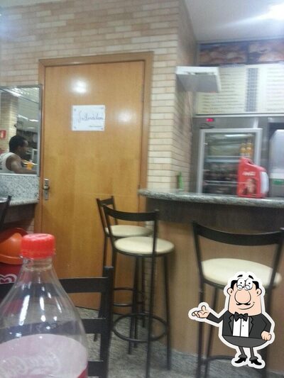 Sente em uma das mesas no Panificadora Jeanne