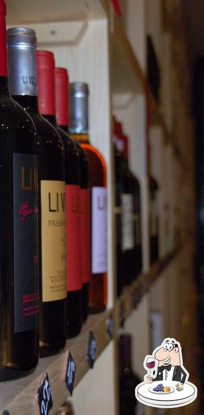 Prenez un verre de vin à Vitto