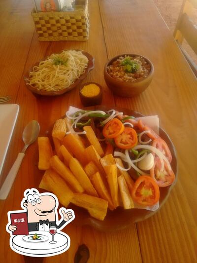 Platos en Restaurante garfo com letras