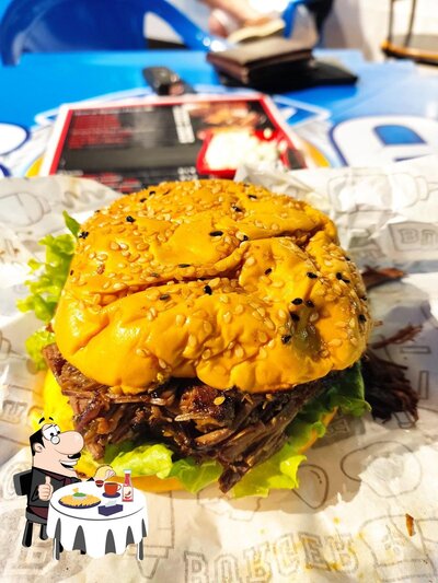 Peça um hambúrguer no Embrasa BBQ Food truck