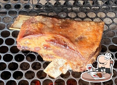 Refeições de carne são disponibilizados no Garagem dos Assados