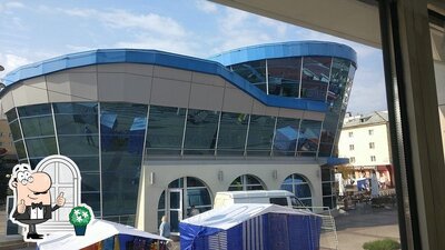 Jetez un coup d’œil à l'extérieur de Потапыч