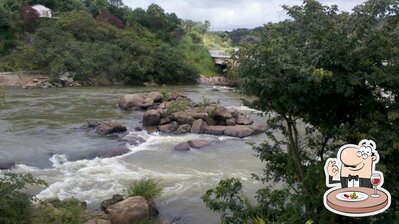 Comida em Restaurante Beira Rio