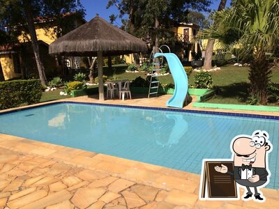 O exterior do Marina e Pousada Porto do Sol