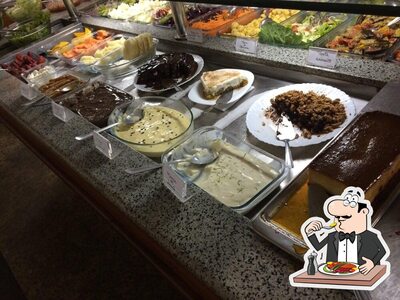 Platos en Restaurante Metrô