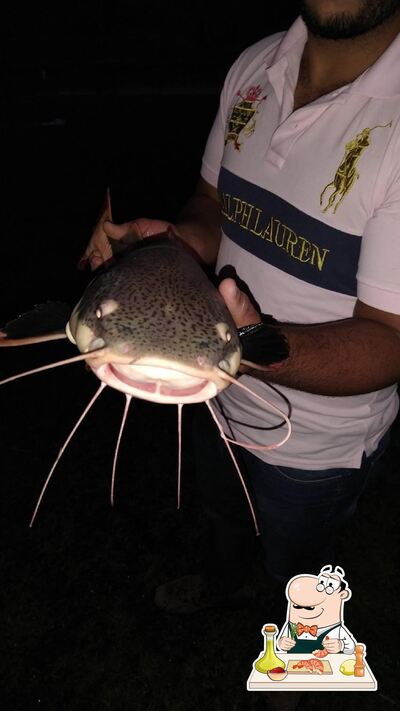 Os clientes do Pesque Pague Jacarandà podem experimentar diferentes pratos de frutos do mar