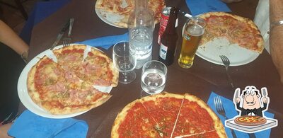 Scegli tra le svariate varianti di pizza