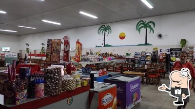 Sente em uma das mesas no Restaurante Toluca