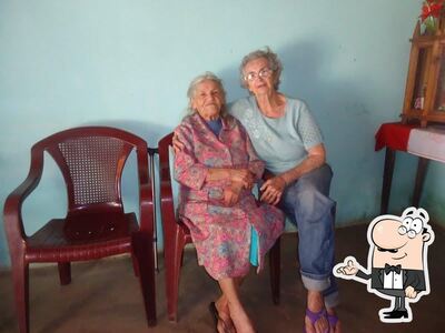 Sente em uma das mesas no Parada Mix, Jurema