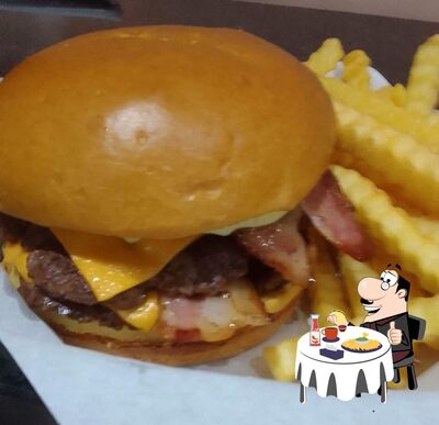 Os hambúrgueres do Comendador Burguer Xaxim - Park Shopping Boulevard irão saciar diferentes gostos