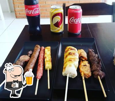 Desfrute de uma bebida no Companhia do Espeto