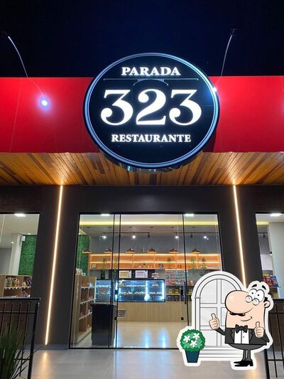o exterior é uma característica importante do Restaurante Parada 323