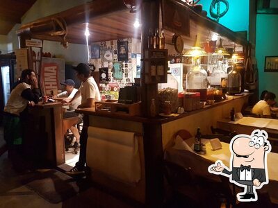 Sente em uma das mesas no Padaria Restaurante e Pizzaria Villa Marítima