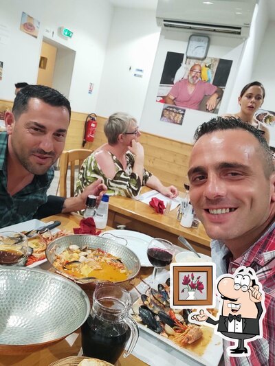 Installez-vous à l'une des tables de O Transmontano