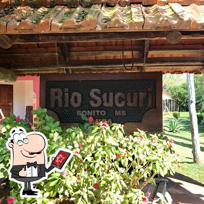 Você pode espairecer no na área externa do Restaurante do Rio Sucuri