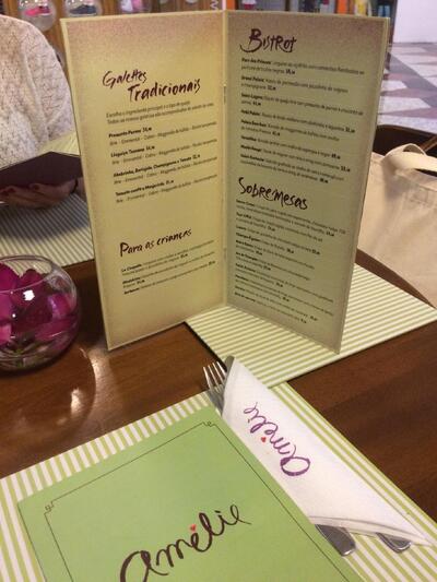 A publicidade mostra informações sobre o Amélie Creperie