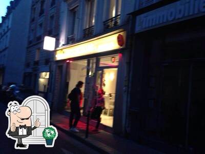 Profitez de la vue de l'espace ouvert de Sushi Rome