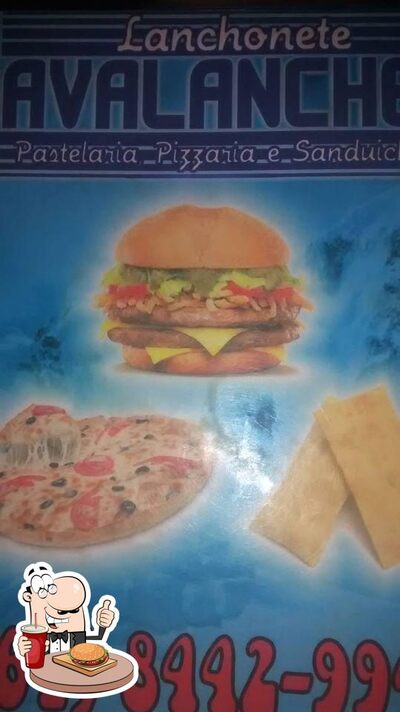 Delicie-se com um hambúrguer no Lanchonete ava-lanches