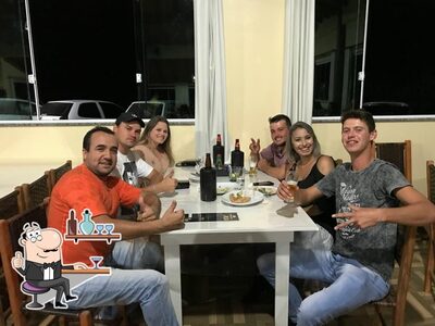 Sente em uma das mesas no Monjolo Eventos