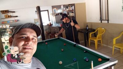 O interior do Mogico's Bar