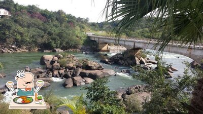 Comida em Restaurante Beira Rio
