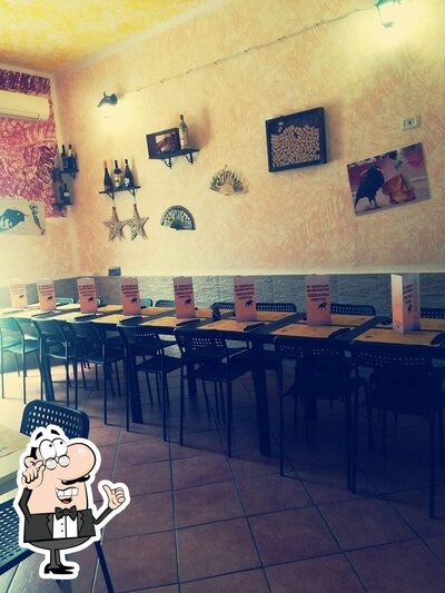 Installez-vous à l'une des tables de El Matador