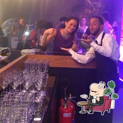 Veja imagens do interior do BLUE OPEN BAR