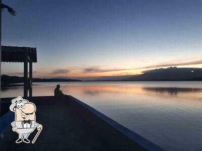 Veja imagens do exterior do Hotel Costa Azul