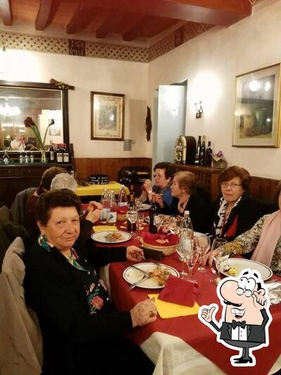 Siediti a un tavolo di Albergo Provinciale