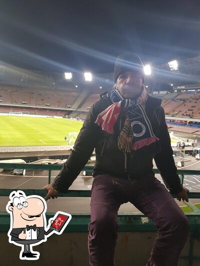 Puoi goderti l'aria fresca da seduto all'esterno di Russo Anna Maria