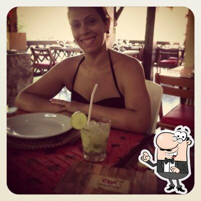 Sente em uma das mesas no Oba Moquecaria