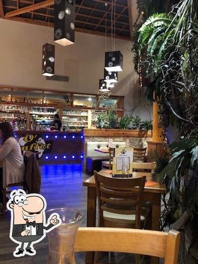 Installez-vous à l'une des tables de O'Buffet