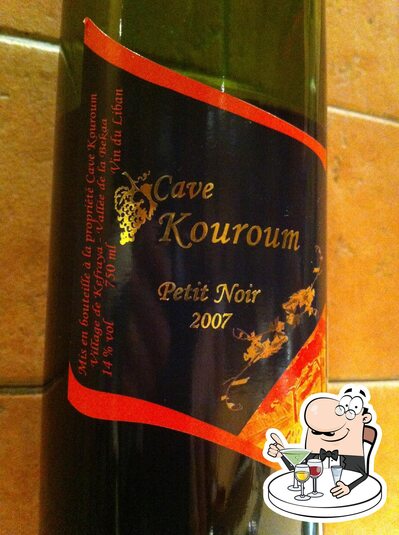 Ordina liquori e drink o cocktail alcolici