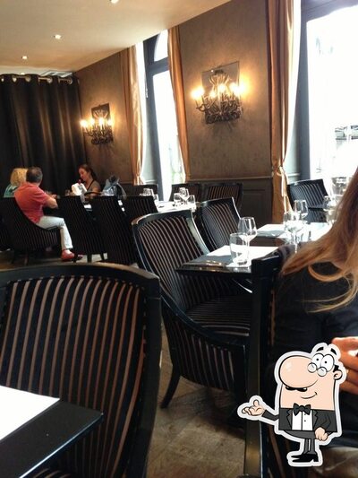 Installez-vous à l'une des tables de Le Pavillon