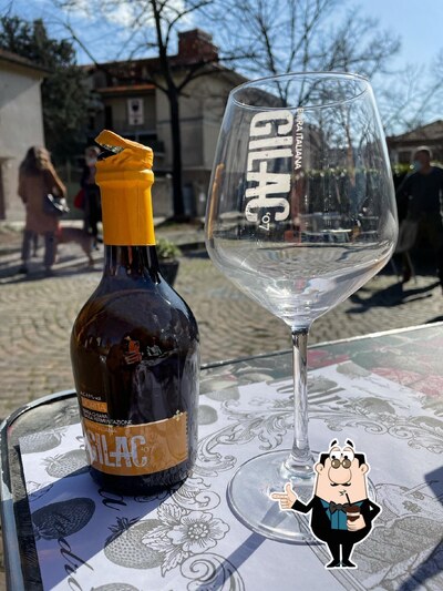 Pub Todrà offre une variété de boissons