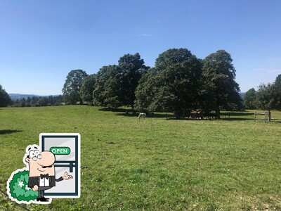 Gli esterni di Maison Rouge