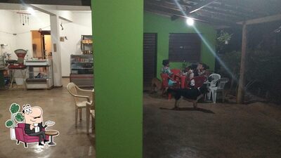 Veja imagens do interior do Última opção