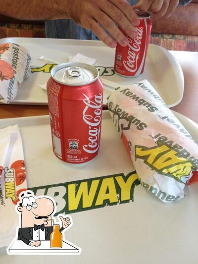 Peça diferentes drinques disponíveis no Subway