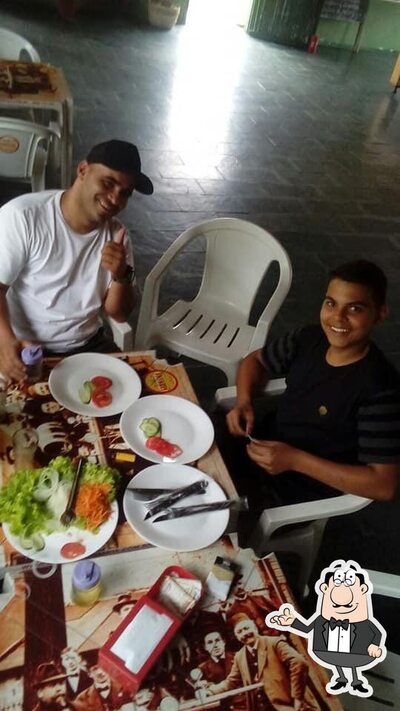 Sente em uma das mesas no Pesqueiro Mizuno