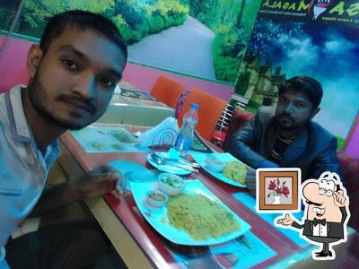 Dai un'occhiata agli interni di Al Modina Restaurant