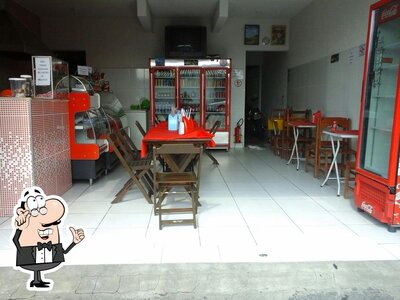 O interior do Edinho Lanches e Doces