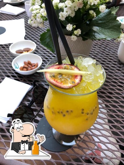 Vai a provare le varie cose da bere che propone Le Jardin de Russie